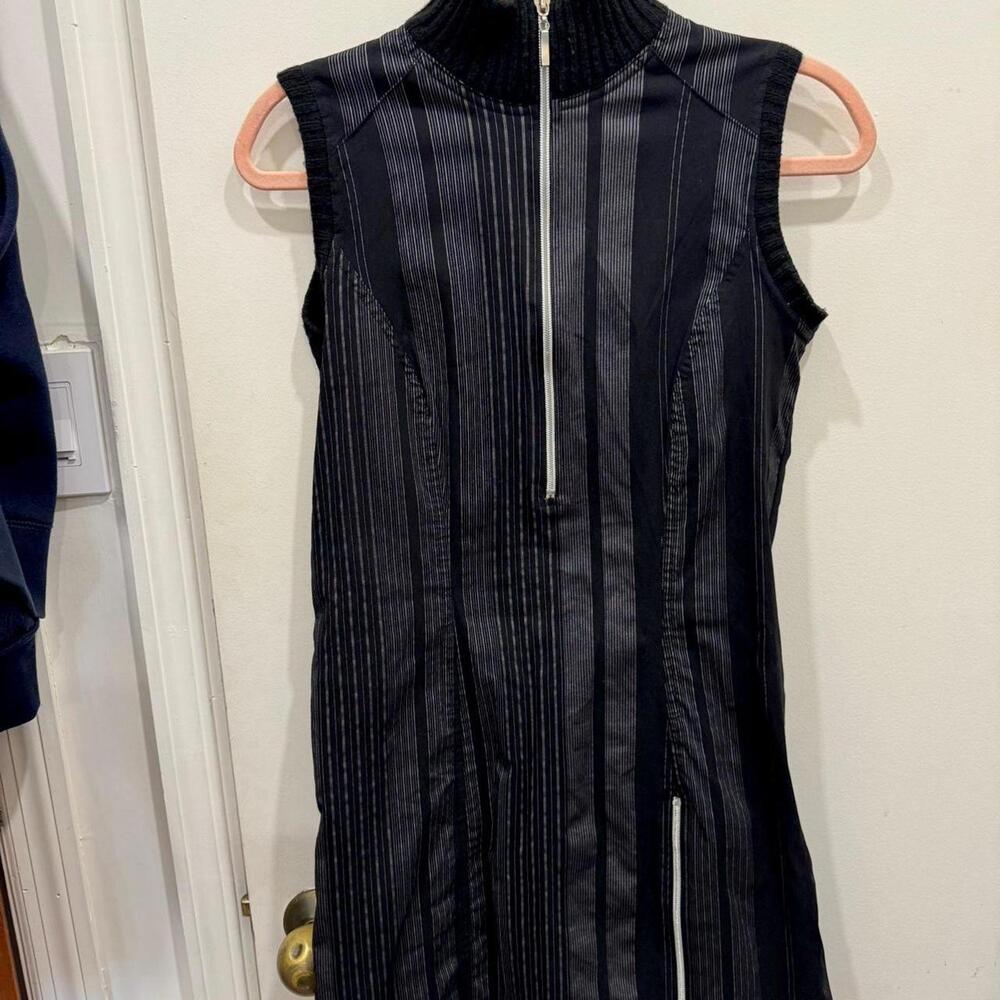 Black and white striped 3 Suisses dress with zipper detail #stripeddress #club